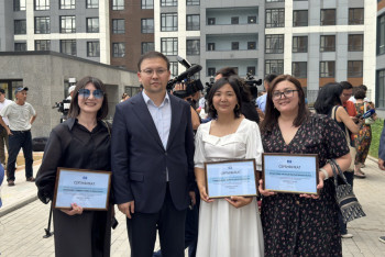 Фотография к новости: Сотрудники Qazcontent получили в подарок квартиры от президента Казахстана