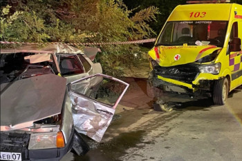 Фотография к новости: Легковушка столкнулась со скорой в Уральске: погиб водитель