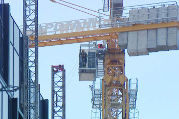 Фотография к новости: Крановщик скончался на высоте 32-го этажа в Москве