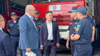 Фотография к новости: Пожарные и спасатели Павлодарской области пожаловались депутату на проблемы в работе