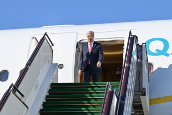 Фотография к новости: Токаев прилетел в  Азербайджан для участия в неформальном саммите ОТГ