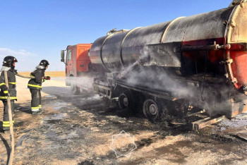 Фотография к новости: Грузовик с нефтью загорелся на трассе в Жанаозене