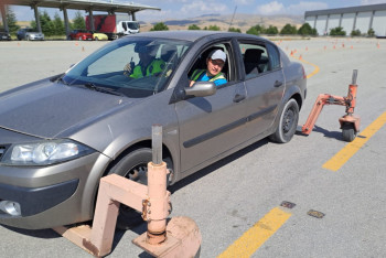 Фотография к новости: Журналисты тренинга "Военный репортер" прошли тест по экстремальному вождению