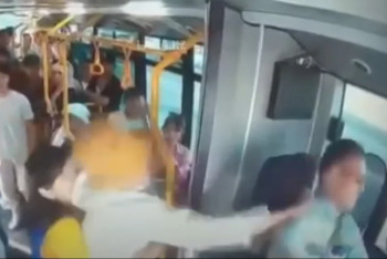 Фотография к новости: Пассажир ударил в лицо водителя автобусе в Актау