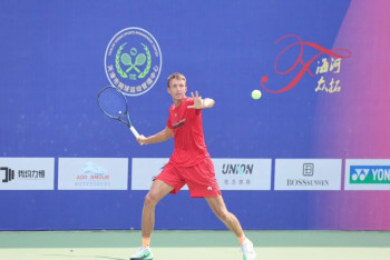 Фотография к новости: Казахстанский теннисист совершил сенсацию на турнире в Китае