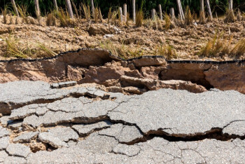 Фотография к новости: Около 65 человек пропали без вести после оползня в Непале