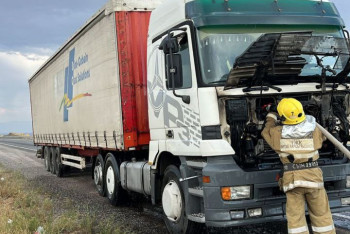 Фотография к новости: Горящий большегруз потушили в Жамбылской области