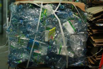 Фотография к новости: Драйвер нашел потерянные часы при помощи пластиковых бутылок