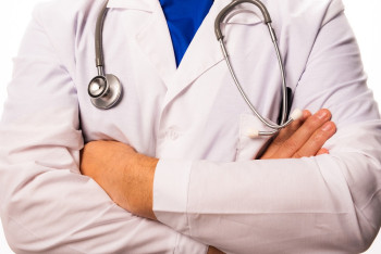 Фотография к новости: Врача из Астаны осудили за вознаграждение в полмиллиона тенге от пациентки