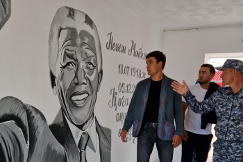 Фотография к новости: В карагандинской колонии отметили день Нельсона Манделы и пригласили Серика Сапиева