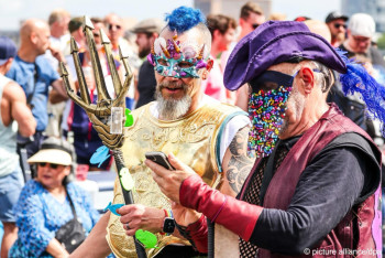 Фотография к новости: Гей-парад в Кёльне собрал более 60 тысяч участников