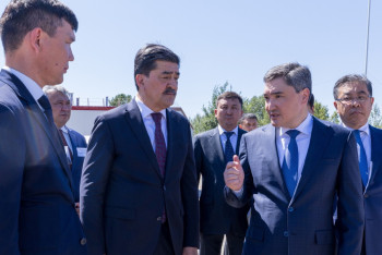 Фотография к новости: Олжас Бектенов проверил работы по восстановлению сгоревшего соснового бора в "Семей орманы"