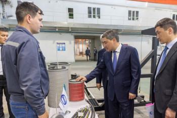 Фотография к новости: Олжас Бектенов ознакомился с развитием промышленности в области Абай