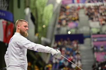 Фотография к новости: Фехтовальщик Вадим Шарлаимов вышел в 1/6 финала на Олимпиаде в Париже