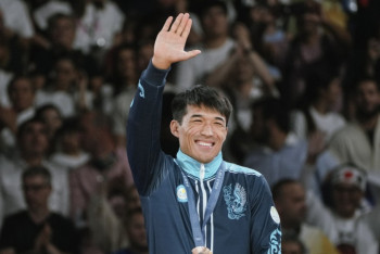 Фотография к новости: Геннадий Головкин поздравил с медалью дзюдоиста Гусмана Кыргызбаева