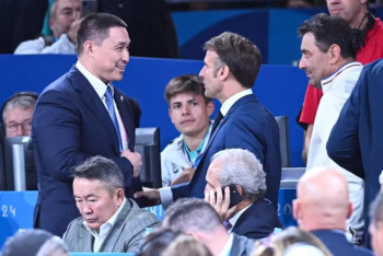 Фотография к новости: Президент Франции поздравил казахстанцев с победой Елдоса Сметова