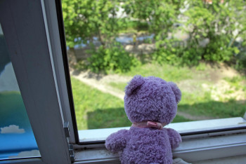 Фотография к новости: Шестилетний ребенок выпал из окна шестого этажа в Темиртау