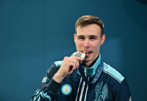 Фотография к новости: Гимнаст Нариман Курбанов завоевал историческое "серебро" на Олимпиаде-2024