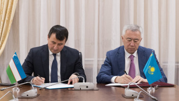 Фотография к новости: Казахстан и Узбекистан договорились об инвестпроектах и торговых контрактах на 7 млрд долларов