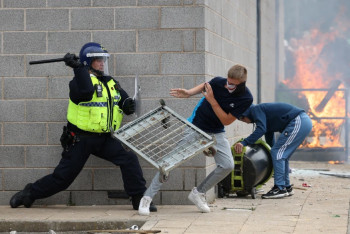 Фотография к новости: Британия не справляется с волной массовых протестов и беспорядков