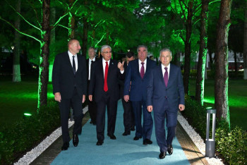 Фотография к новости: Главы государств Центральной Азии и Азербайджана собрались за ужином Астане