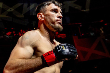 Фотография к новости: Непобеждённый американец побил дебютанта в UFC из Казахстана