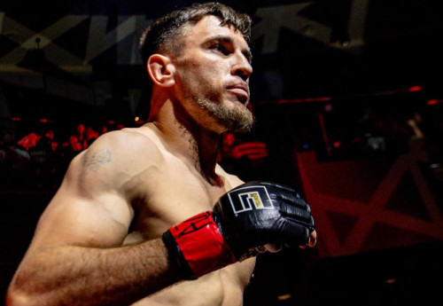 Фотография к новости: Непобеждённый американец побил дебютанта в UFC из Казахстана