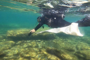 Фотография к новости: 12 мешков мусора достали со дна Каспия водолазы в Актау
