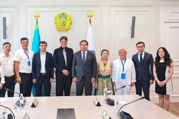 Фотография к новости: Аким Алматы встретился с президентом Всемирного совета ремёсел AISBL