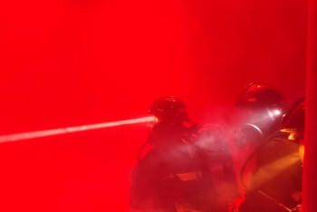 Фотография к новости: Крупный пожар тушат в автосервисе в Сарани