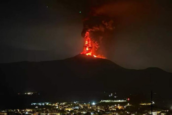 Фотография к новости: Извержение вулкана Этна началось на Сицилии