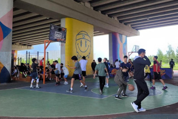 Фотография к новости: Уникальные соревнования по стритболу проходят в Астане