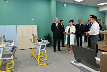 Фотография к новости: Глава государства посетил ряд новых школ столицы