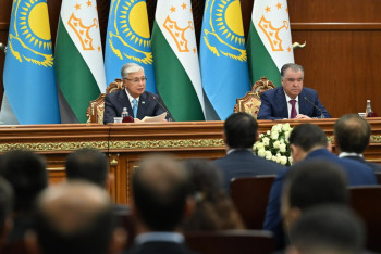 Фотография к новости: Лидеры Казахстана и Таджикистана провели брифинг для представителей СМИ