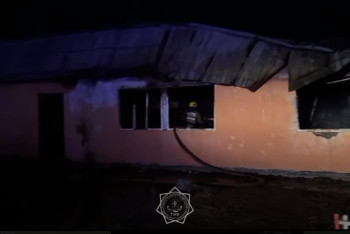 Фотография к новости: Пожарные вынесли 6 газовых баллонов с пожара в области Жетісу