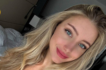 Фотография к новости: Что за девушка была в самолёте с Павлом Дуровым накануне его задержания