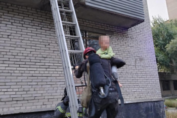 Фотография к новости: В ВКО при пожаре эвакуированы 15 человек