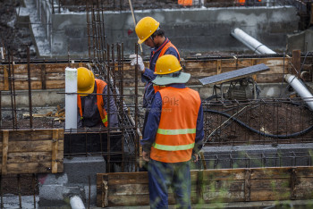 Фотография к новости: Токаев объявил 2025 Годом рабочих профессий