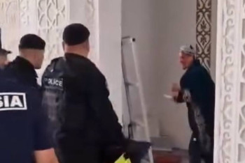 Фотография к новости: Мужчина угрожал ножом прихожанам мечети в Астане