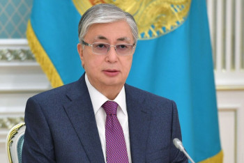 Фотография к новости: Токаев поздравил двукратного чемпиона Паралимпийских игр Давида Дегтярева