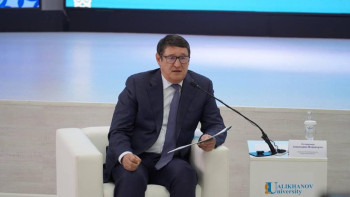 Фотография к новости: О перспективах атомной энергетики в Казахстане рассказал студентам глава Минэнерго