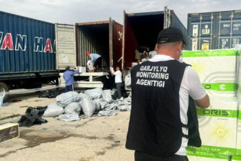 Фотография к новости: 6,5 млн пачек контрабандных сигарет пытались ввезти в Казахстан