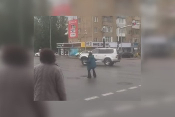 Фотография к новости: Пьяная женщина танцевала на перекрёстке в Астане