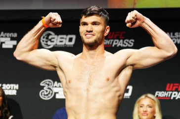 Фотография к новости: Али Ахмедов встал после нокдауна и побил чемпиона с 22 победами