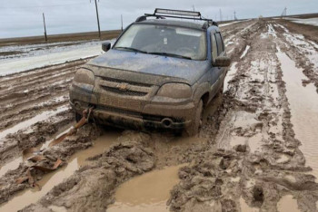 Фотография к новости: 28 км за шесть часов: бездорожье отрезало от мира сельчан в ЗКО