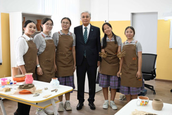 Фотография к новости: Глава государства посетил лицей-интернат "Білім-Инновация"