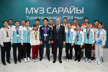 Фотография к новости: Токаев посетил ледовый дворец в Туркестане