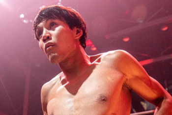 Фотография к новости: Боксёр из Казахстана избил абсолютного нокаутера