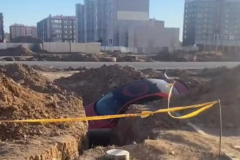 Фотография к новости: Выпившая автоледи провалилась в яму и повредила газопровод в Актобе