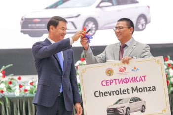 Фотография к новости: Машину подарили учителю самого успешного выпускника в Туркестанской области